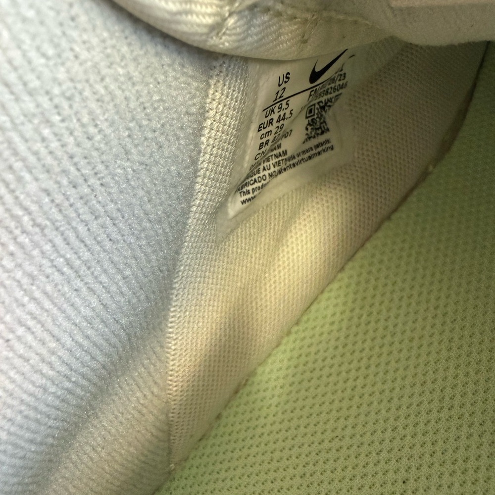 Nike White Low-Top Sneakers with Light Green‎ Insoles - Picture 8 of 9